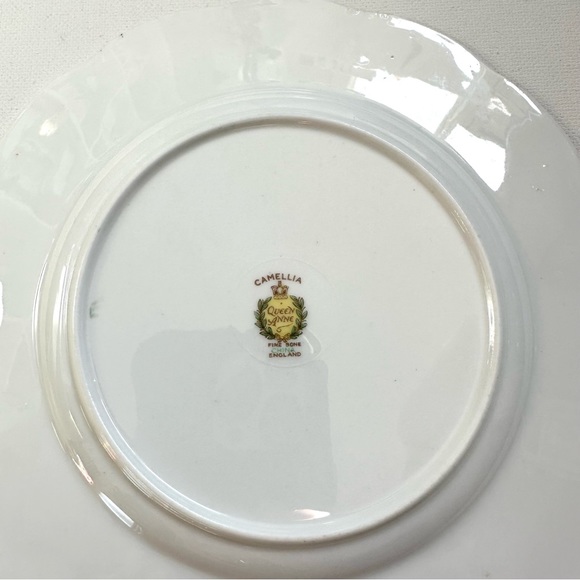 2 Vintage Plates - Camellia Pattern - Picture 4 of 5